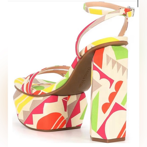 Gianni Bini PARRISH GEO PRINT Strappy Platform Sandal - Picture 4 of 14